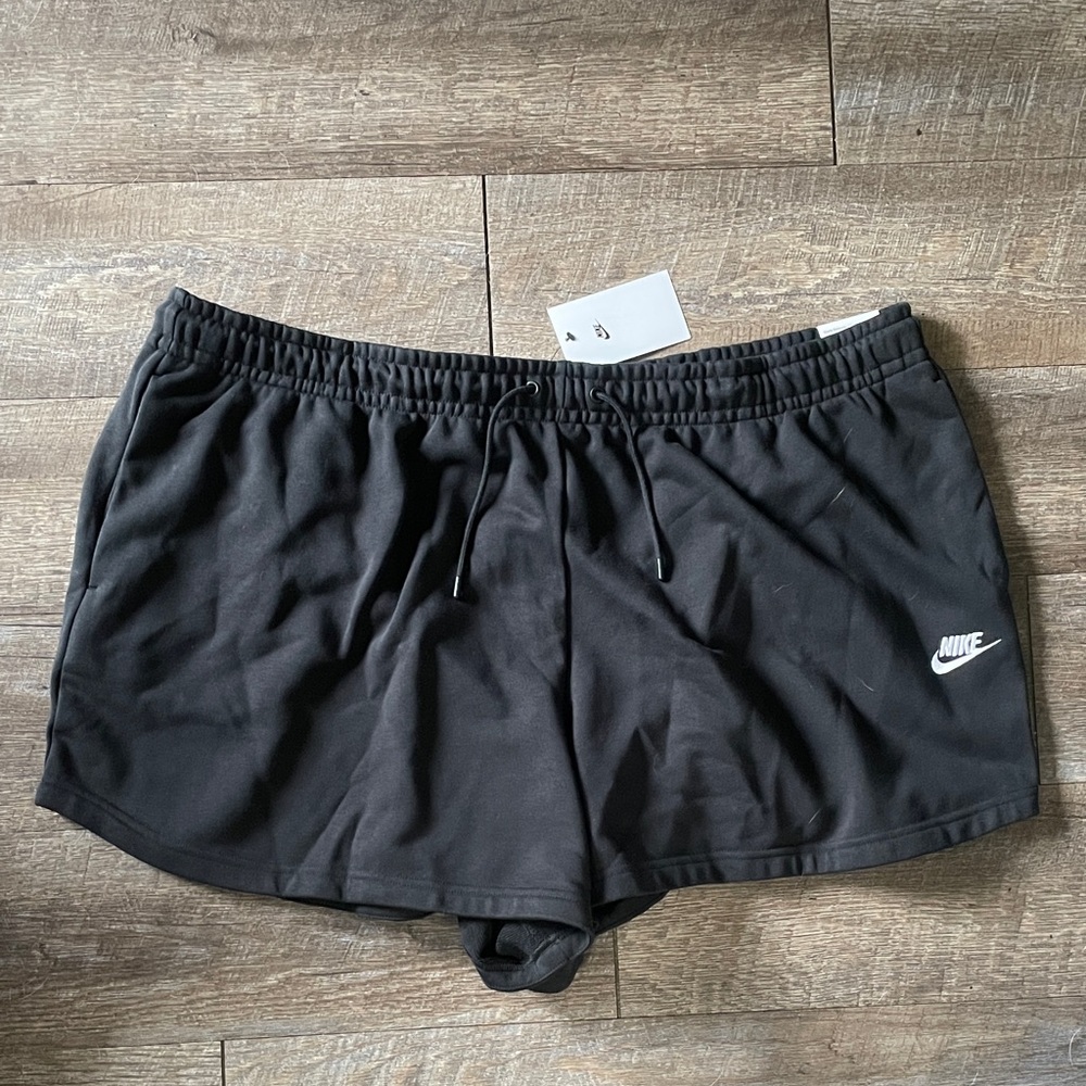 NWT Nike Standard Fit High Rise Athletic Black Shorts